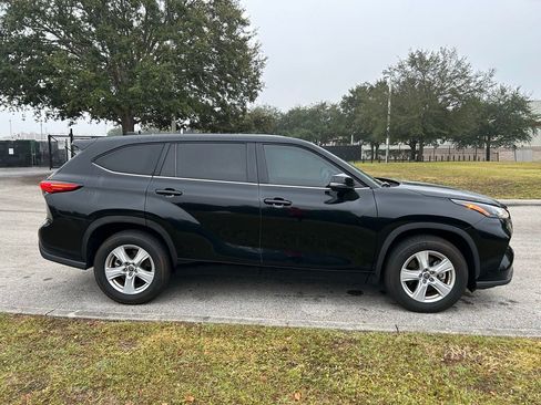 Used 2023 Toyota Highlander LE image 6