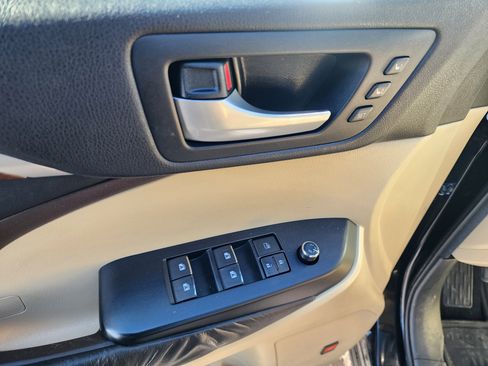 Used 2016 Toyota Highlander Limited image 25