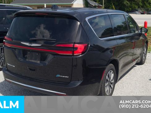 Used 2023 Chrysler Pacifica Touring-L FWD image 23