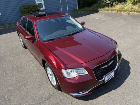 Used 2016 Chrysler 300 Limited RWD image 3