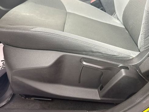 Used 2013 Ford Focus SE w/ SE Winter Pkg FWD image 19
