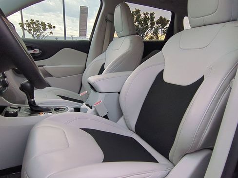 Used 2021 Jeep Cherokee Latitude Plus w/ Security Package image 18