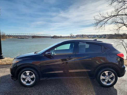 Used 2016 Honda HR-V EX image 2