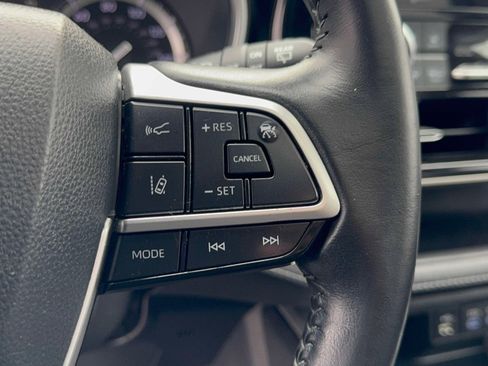 Used 2022 Toyota Highlander XLE image 16