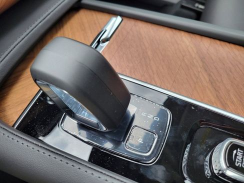 New 2024 Volvo XC90 T8 Plus w/ Protection Package Premier image 19