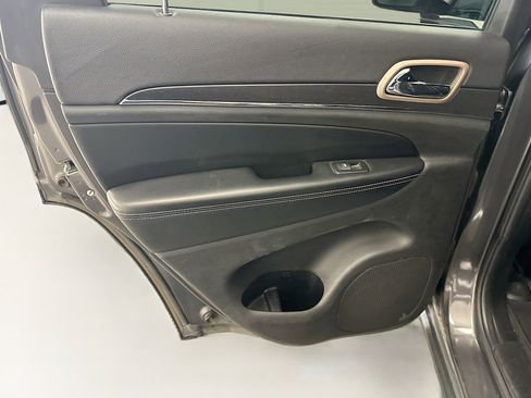 Used 2015 Jeep Grand Cherokee Limited w/ Luxury Group II image 28