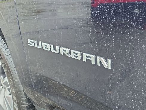 Used 2023 Chevrolet Suburban LT w/ LT Signature Plus Package image 6