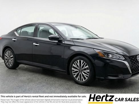 Used 2025 Nissan Altima 2.5 SV FWD image 1