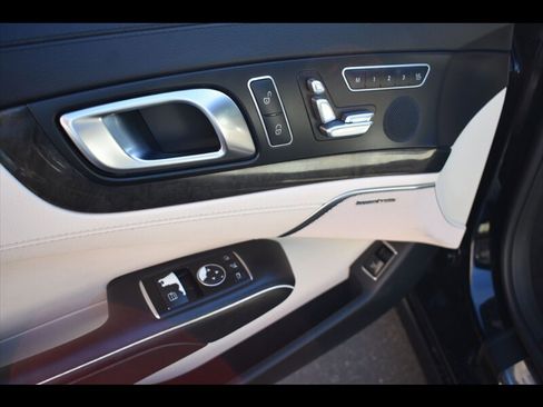 Used 2015 Mercedes-Benz SL 550 w/ Driver Assistance Package image 25