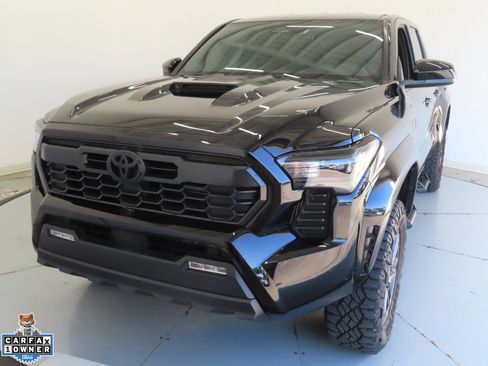 Used 2025 Toyota Tacoma TRD Sport AWD/4WD image 8