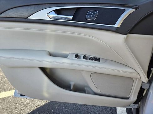 Used 2019 Lincoln MKZ Reserve FWD image 32
