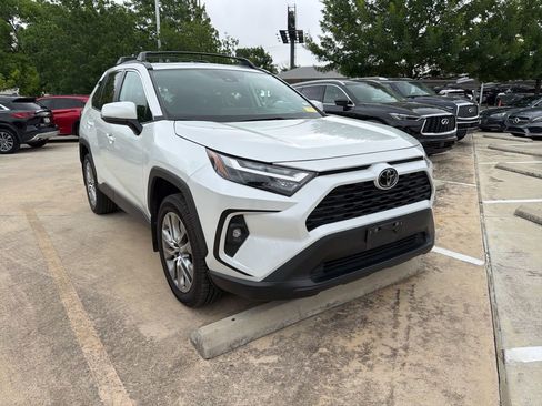 Used 2023 Toyota RAV4 XLE Premium image 1