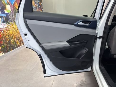 Used 2024 Volkswagen Taos SE image 32