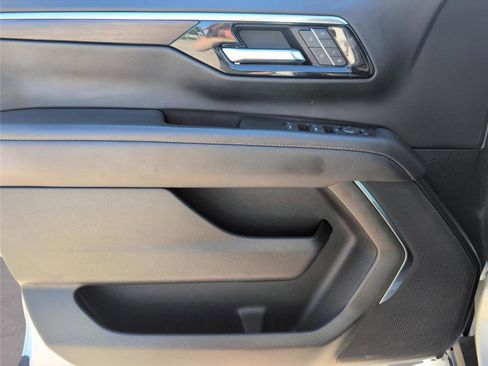 Used 2025 Chevrolet Suburban Z71 AWD/4WD image 15