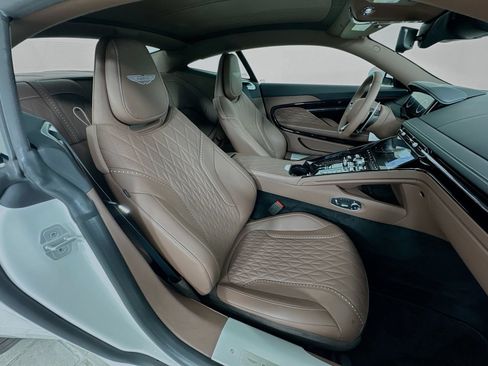 Used 2024 Aston Martin DB12 Coupe RWD image 24