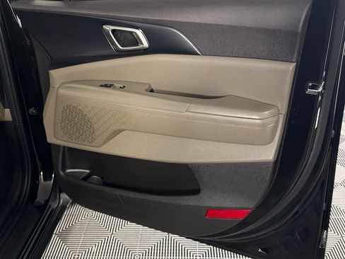 Used 2025 Kia Carnival image 33