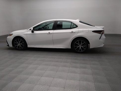 Used 2021 Toyota Camry SE FWD image 3