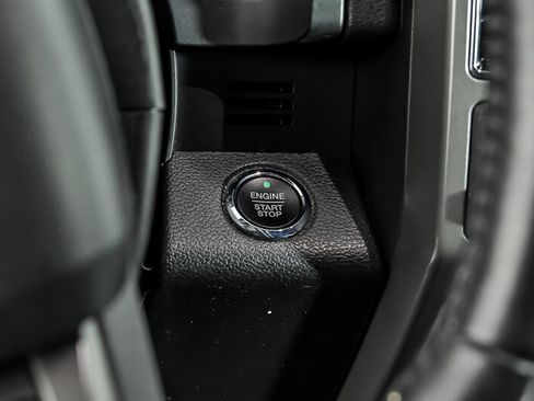 Used 2019 Ford Expedition XLT w/ Equipment Group 201A AWD/4WD image 22