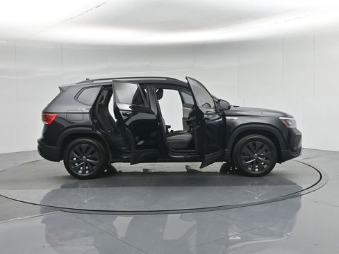 Used 2022 Volkswagen Taos S image 5