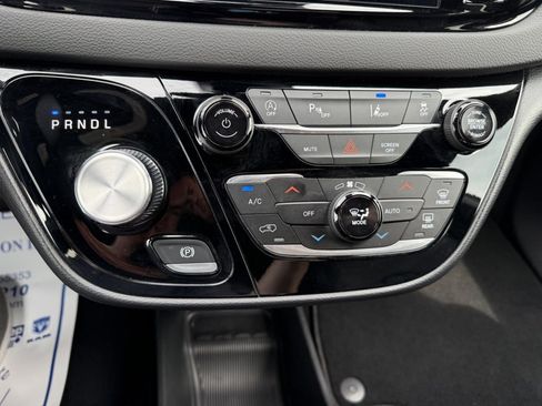 Used 2025 Chrysler Pacifica Select FWD image 30