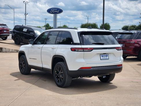 New 2026 Jeep Grand Cherokee Altitude RWD image 3