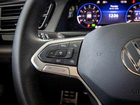 Used 2025 Volkswagen Atlas Peak Edition SE image 36