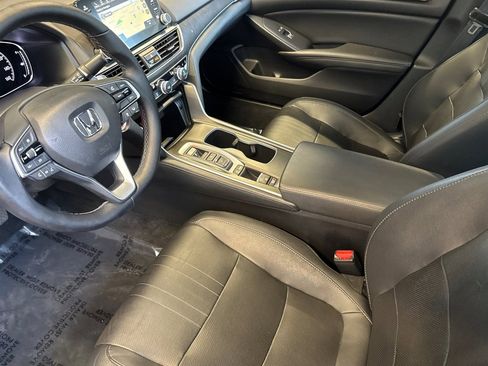 Used 2019 Honda Accord Touring image 11