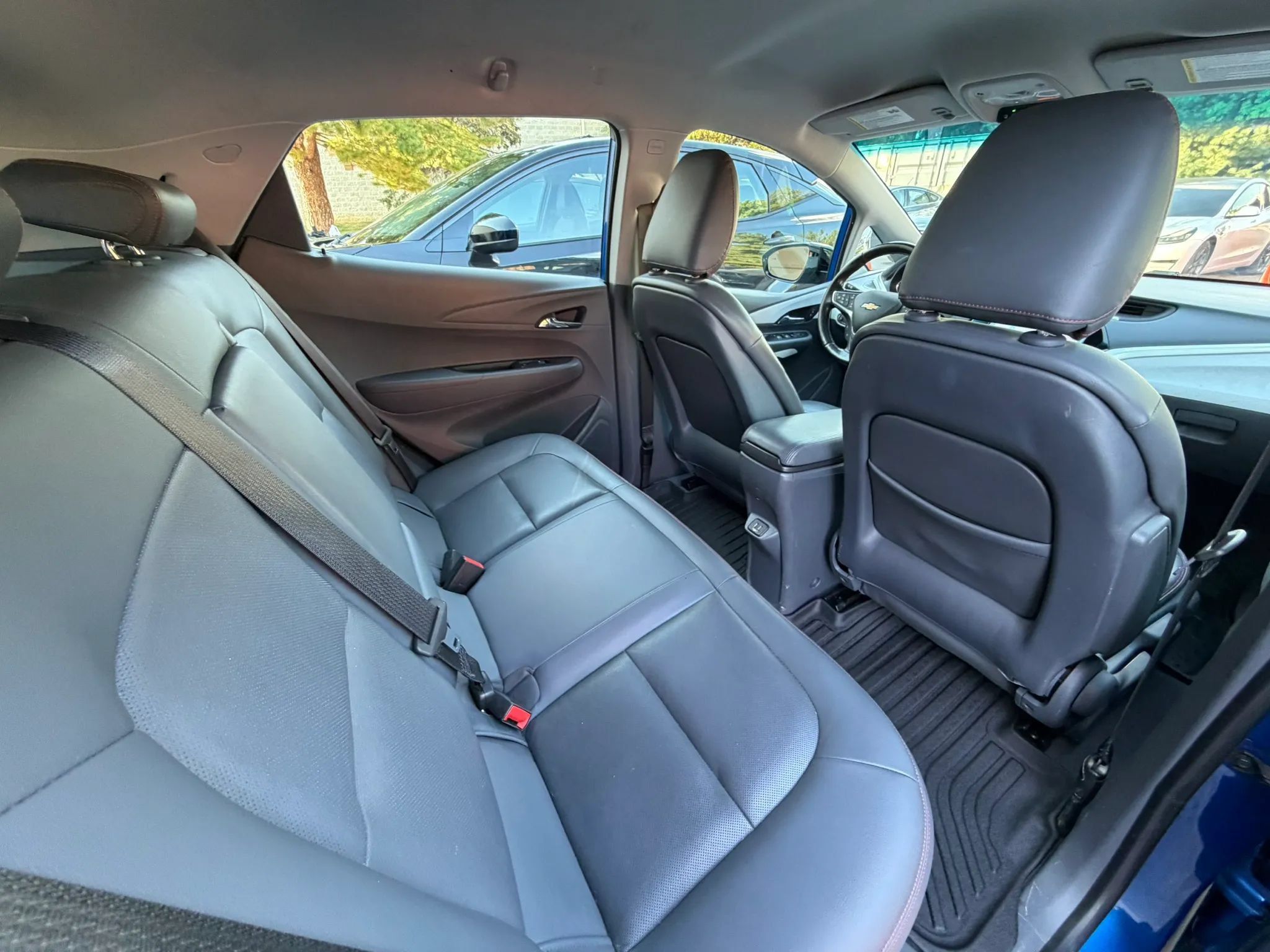 Used 2019 Chevrolet Bolt Premier w/ Infotainment Package FWD image 20
