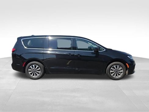 Used 2024 Chrysler Pacifica Limited FWD image 5