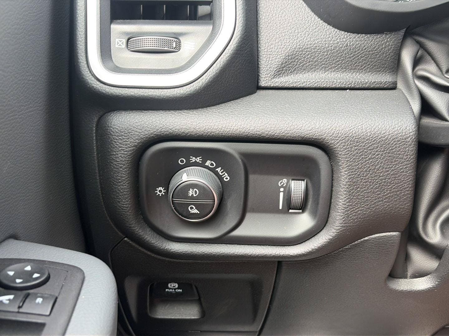 Used 2023 RAM 1500 Big Horn AWD/4WD image 18