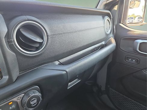 Used 2019 Jeep Wrangler Unlimited Sahara AWD/4WD image 23