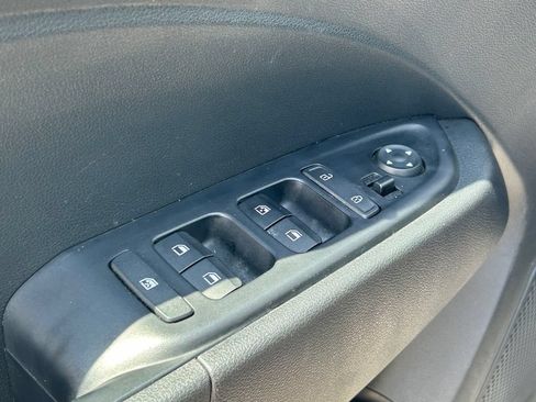Used 2025 Hyundai Venue SEL FWD image 21