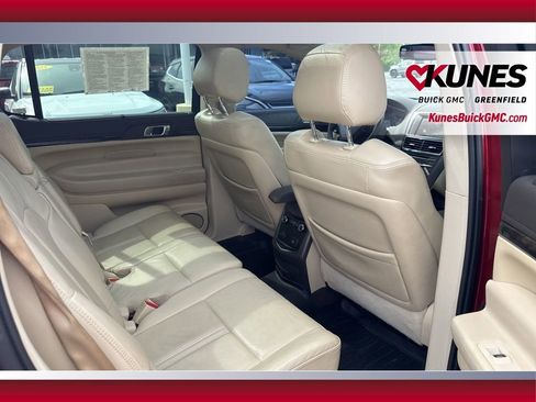 Used 2014 Lincoln MKT FWD image 40