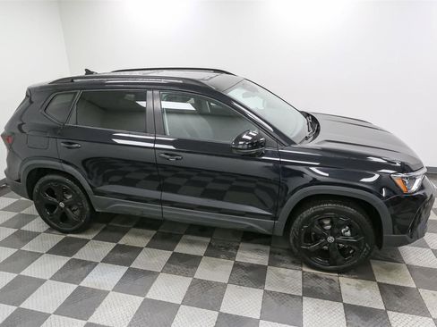 New 2025 Volkswagen Taos SE image 6