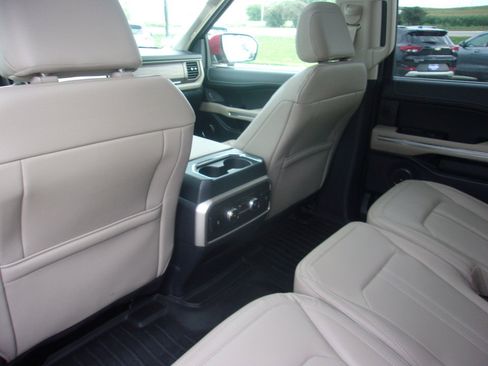 Used 2022 Ford Expedition Limited AWD/4WD image 18
