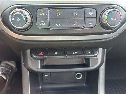 Used 2017 Chevrolet Colorado LT w/ LT Convenience Package AWD/4WD image 16