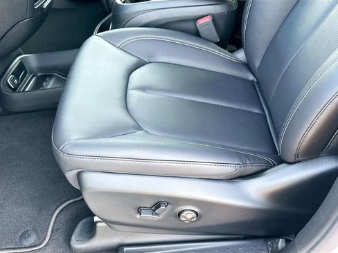 New 2025 Chrysler Pacifica Select w/ Fav Edition Package image 13