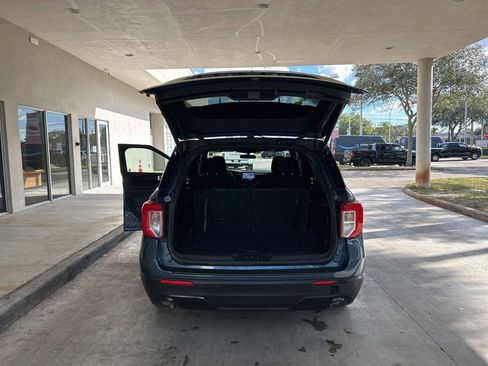 Used 2020 Ford Explorer XLT image 31