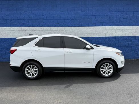 Used 2019 Chevrolet Equinox LT w/ Driver Convenience Package image 2