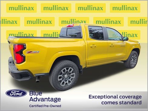 Used 2023 Chevrolet Colorado Z71 w/ Z71 Convenience Package 2 AWD/4WD image 3