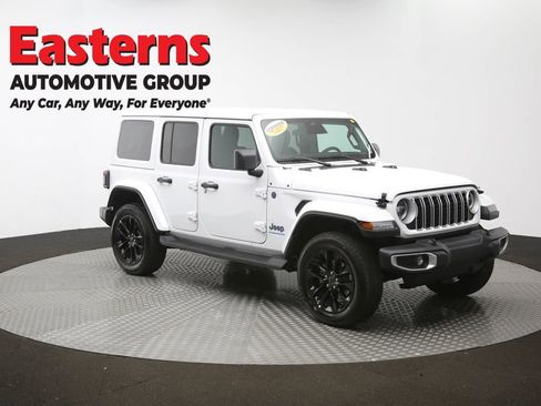 Used 2025 Jeep Wrangler Unlimited Sahara AWD/4WD image 49