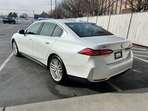 Used 2025 BMW 530i xDrive w/ Premium Package image 5