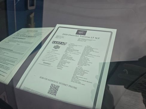 Used 2025 Chevrolet Traverse LT image 54