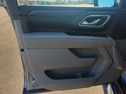 Used 2021 GMC Yukon SLT w/ SLT Premium Package image 10