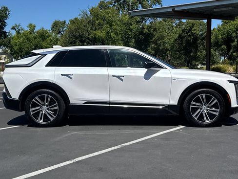 Used 2024 Cadillac Lyriq Luxury RWD image 10