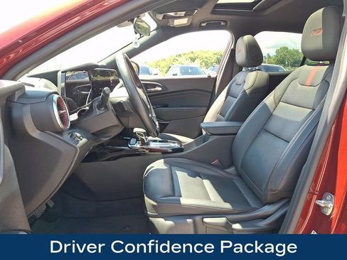 Used 2024 Chevrolet Trax RS w/ Sunroof Package FWD image 2