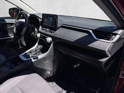 Used 2019 Toyota RAV4 LE FWD image 22