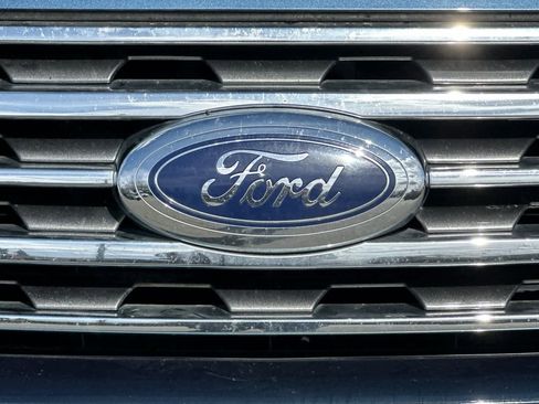 Used 2018 Ford Expedition Max XLT image 10