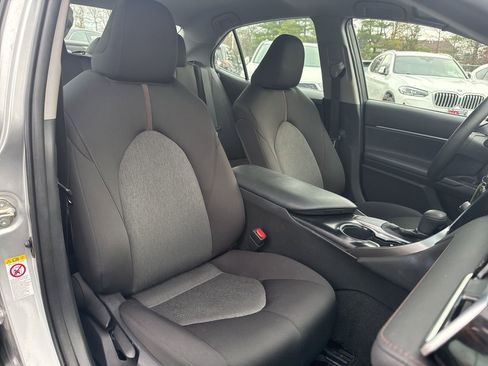 Used 2018 Toyota Camry LE image 18