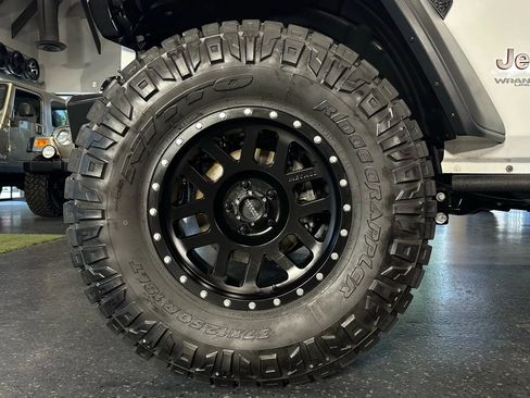 Used 2018 Jeep Wrangler Unlimited Rubicon w/ LED Lighting Group image 25
